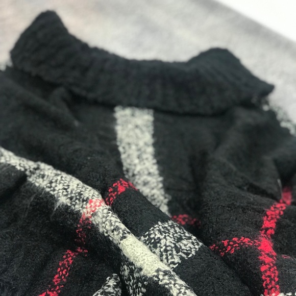 🔺SALE🔺Knitted Plaid Poncho in Black & Red - Picture 3 of 5